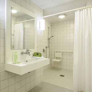 Kamer met Twee Aparte Bedden de Toegang voor Gehandicapten